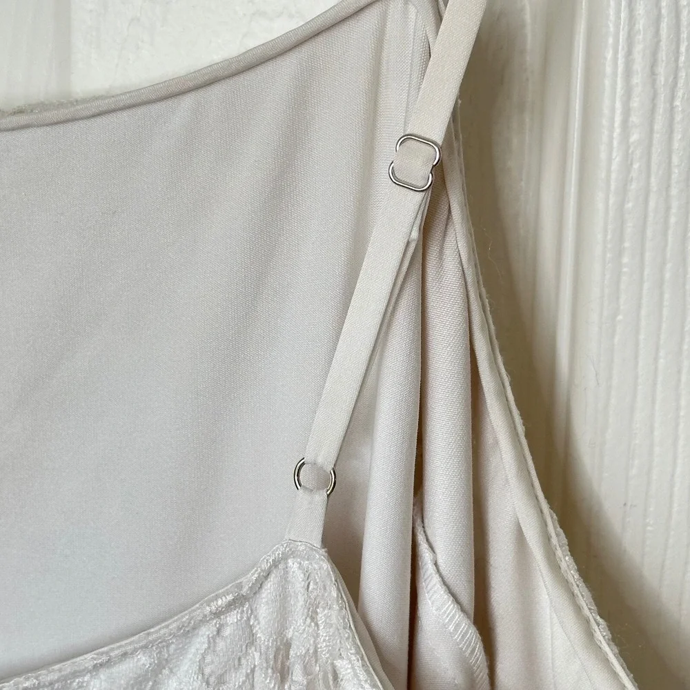 Saylor Lace Dress Ruched Bodycon Spaghetti Strap Cream Midi‎ Dress Size Medium